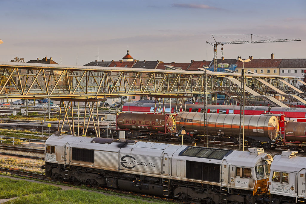 Übergang mit Zügen